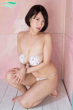 美女胸禁止18以下看